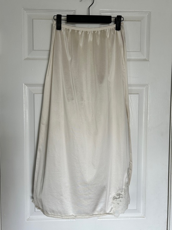 Heiress Dresses & Skirts - 3/$20 Vintage White Slip Skirt w/ Lace Trim S